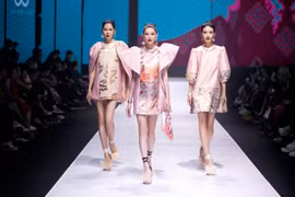 [Photo] Khi gấm vóc Nhật gặp gỡ hồn Việt truyền thống trên sàn runway 