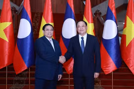 Thủ tướng Phạm Minh Chính hội kiến Thủ tướng Lào Sonexay Siphandone. (Ảnh: Dương Giang/TTXVN)