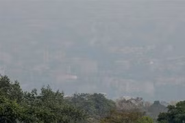 Khói mù ô nhiễm bao phủ dày đặc tại Chiang Mai, Thái Lan. (Ảnh: AFP/TTXVN)