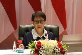 Ngoại trưởng Indonesia Retno Marsudi phát biểu tại họp báo về nỗ lực của Chủ tịch ASEAN Indonesia 2023 nhằm giải quyết vấn đề Myanmar. (Ảnh: Hữu Chiến/TTXVN)