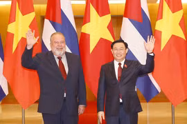 Chủ tịch Quốc hội Vương Đình Huệ tiếp Thủ tướng Cộng hòa Cuba Manuel Marrero Cruz thăm hữu nghị chính thức Việt Nam. (Ảnh: Doãn Tấn/TTXVN)