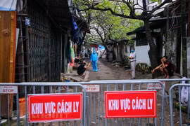 Chủ tịch Ủy ban Nhân dân thành phố Hà Nội yêu cầu các quận, huyện xây dựng phương án cách ly tổ dân phố, xã, phường... để phòng dịch. (Ảnh: Minh Sơn/Vietnam+) 