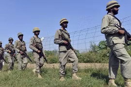 Lính biên phòng Ấn Độ và Pakistan lại đấu súng tại Kashmir