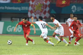 Một màn thể hiện tốt trước đối thủ Ấn Độ trong trận giao hữu sắp tới sẽ mở ra cơ hội để Văn Quyết (số 10) "viết lời kết đẹp" với Đội tuyển Việt Nam. (Ảnh: Hoàng Linh/TTXVN)