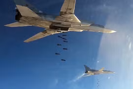 Máy bay ném bom chiến lược của Nga ném bom IS. (Nguồn: Sputnik)