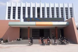 Đình chỉ Giám đốc Trung tâm văn hóa huyện mang chuông bán đồng nát