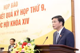 Tổng thư ký, Chủ nhiệm Văn phòng Quốc hội Nguyễn Hạnh Phúc thông báo về kết quả Kỳ họp và trả lời các câu hỏi của phóng viên. (Ảnh: Văn Điệp/TTXVN)