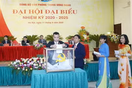Đại hội bỏ phiếu bầu Ban chấp hành Đảng bộ Văn phòng Trung ương nhiệm kỳ 2020-2025. (Ảnh: Phương Hoa/TTXVN)