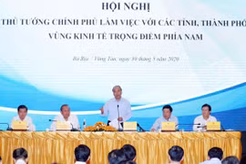 Thủ tướng Chính phủ Nguyễn Xuân Phúc chủ trì buổi làm việc của Thường trực Chính phủ với lãnh đạo các tỉnh, thành phố Vùng kinh tế trọng điểm phía Nam. (Ảnh: Thống Nhất/TTXVN)