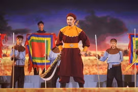 Võ Minh Lâm trong vai người anh hùng áo vải cờ đào Nguyễn Huệ (Hoàng đế Quang Trung). (Ảnh: Thanh Vũ/TTXVN)