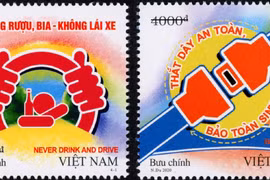 Hai trong số 4 mẫu tem của bộ tem thứ nhất về chủ đề an toàn giao thông. (Nguồn: Vnpost)