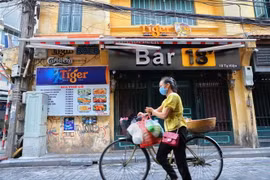 Một quán bar tại phố Tạ Hiện. (Ảnh minh họa: Danh Lam/TTXVN)