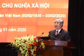 Thường trực Ban Bí thư Trần Quốc Vượng phát biểu tại hội thảo. (Ảnh: Văn Điệp/TTXVN)
