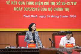 Bà Trương Thị Mai, Ủy viên Bộ Chính trị, Bí thư Trung ương Đảng, Trưởng Ban Dân vận Trung ương kết luận buổi làm việc. (Ảnh: Nguyễn Công Hải/TTXVN)