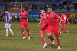 Lucao lập hattrick, Hải Phòng khiến Hà Nội FC 'tắt điện' tại Hàng Đẫy