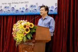 Thứ trưởng Bộ Giáo dục và Đào tạo Nguyễn Hữu Độ phát biểu tại hội nghị. (Ảnh: PV/Vietnam+)