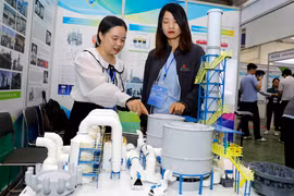 Nhu cầu tuyển dụng lao động trong các ngành nghề về tiết kiệm năng lượng, bảo vệ môi trường sẽ ngày càng gia tăng. (Ảnh: Trần Việt/TTXVN)