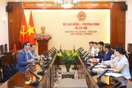 Trao đổi về việc thiết lập hợp tác đưa lao động Việt Nam đi làm việc tại Hy Lạp trong lĩnh vực nông nghiệp(Ảnh: PV/Vietnam+)