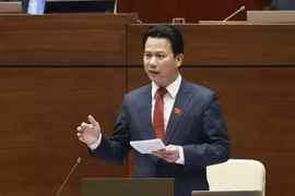 Bộ trưởng Bộ Tài nguyên và Môi trường Đặng Quốc Khánh giải trình, làm rõ một số vấn đề đại biểu Quốc hội nêu. (Ảnh: Doãn Tấn/TTXVN)