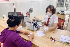 Giao dịch tại Agribank. (Ảnh: Vietnam+)
