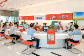Giao dịch tại HDBank. (Ảnh: Vietnam+)