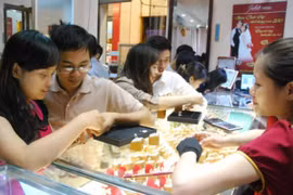 Giao dịch vàng tại doanh nghiệp. (Ảnh: PV/Vietnam+)