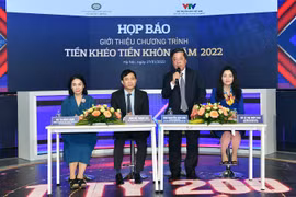 Lãnh đạo Ngân hàng Nhà nước và VTV tại buổi họp báo. (Ảnh: CTV/Vietnam+)