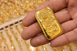 Vàng miếng được bán tại cửa hàng ở Dubai, Các tiểu vương quốc Arab thống nhất (UAE), ngày 29/7/2020. (Nguồn: AFP/TTXVN)