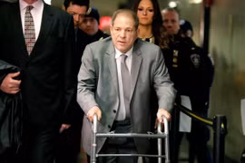 Harvey Weinstein trong một phiên hầu tòa. (Ảnh: WSJ)