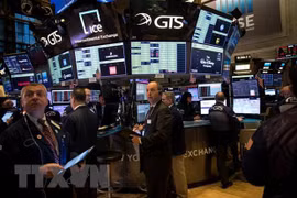 Giao dịch viên tại Sàn giao dịch chứng khoán New York, Mỹ. (Ảnh: THX/TTXVN)