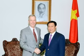 Phó Thủ tướng Vương Đình Huệ tiếp ông Ted Osius, Đại sứ Đặc mệnh Toàn quyền Hoa Kỳ tại Việt Nam. (Ảnh: Thống Nhất/TTXVN)