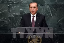 Tổng thống Thổ Nhĩ Kỳ Recep Tayyip Erdogan phát biểu tại phiên họp Đại Hội đồng Liên hợp quốc ở New York, Mỹ ngày 20/9. (Nguồn: AFP/TTXVN)