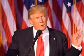 Tổng thống mới đắc cử Donald Trump phát biểu sau khi giành chiến thắng trong cuộc bầu cử Tổng thống Mỹ tại New York ngày 9/11. (Nguồn: AFP/TTXVN)