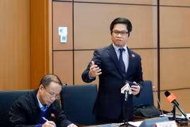 Đại biểu Quốc hội tỉnh Thái Bình Vũ Tiến Lộc thảo luận tại tổ. (Ảnh: An Đăng/TTXVN)