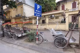 Những người lái xích lô du lịch bị mất viêc bởi dịch COVID-19 sẽ được nhận hỗ trợ. (Ảnh minh hoạ: Anh Tuấn/TTXVN)