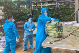 Những ‘Chuyến xe thực phẩm 0 đồng’ ấm áp nghĩa tình. (Ảnh: CTV/Vietnam+)