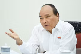 Thủ tướng Nguyễn Xuân Phúc chủ trì cuộc họp với các bộ, ngành về các kịch bản tăng trưởng năm 2017. (Nguồn: Chinhphu.vn)