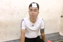 Nguyễn Hữu Đạt tại cơ quan công an.