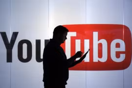 Anh đòi Google giải trình việc quảng cáo hiện trong video cực đoan