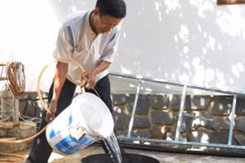Người dân buôn Jù lo lắng khi tình trạng ô nhiễm nguồn nước ngày càng trầm trọng. (Ảnh: Tuấn Anh/TTXVN)