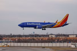Máy bay của Hãng hàng không Southwest Airlines hạ cánh xuống sân bay quốc tế Chicago Midway ở Chicago, bang Illinois, Mỹ. (Ảnh: AFP/TTXVN)