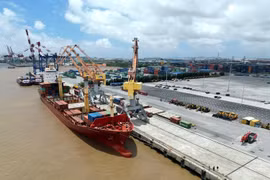 Hải Phòng là thành phố duy nhất trong khu vực phía Bắc có đầy đủ 5 phương thức vận tải gồm đường bộ, đường sắt, đường không, đường biển và đường thủy nội địa. (Ảnh: Tuấn Anh/TTXVN)