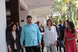 Tổng thống Venezuela Nicolás Maduro và Ngoại trưởng Colombia María Angela Holguín. (Nguồn: caraotadigital.net)