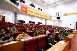 Cán bộ, chiến sĩ công an và các sở, ban, ngành tham dự hội nghị về công tác nhân quyền quy mô lớn nhất từ trước tới nay ở trên địa bàn tỉnh Lai Châu. (Ảnh: PV/Vietnam+)