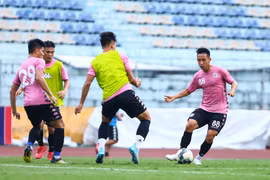 Tiền vệ Hùng Dũng đã cởi bỏ được áp lực từ danh hiệu Quả bóng vàng 2019. (Ảnh: Nguyên An/Vietnam+)