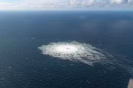 Vị trí rò rỉ trên đường ống Dòng chảy phương Bắc dưới biển Baltic ngày 27/9/2022. (Ảnh: THX/TTXVN)