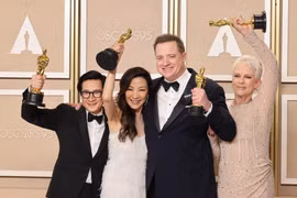 "Phim xuất sắc nhất" - giải thưởng quan trọng nhất của Oscar 2023 - đã thuộc về "Everything Everywhere All at Once" (Cuộc chiến đa vũ trụ). (Ảnh: Getty Images).