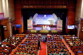 Lê tuyên dương “Cán bộ, công chức, viên chức trẻ giỏi” toàn quốc lần thứ IX năm 2022. (Ảnh minh họa: Hoàng Hùng/TTXVN)