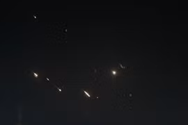 Hệ thống phòng không Iron Dome (Vòm Sắt) của Israel được kích hoạt tại Jerusalem để đánh chặn máy bay không người lái (UAV) và tên lửa từ Iran tối 13/4. (Ảnh: THX/TTXVN)