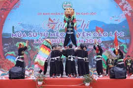 Tám đội múa sư tử mèo của các xã trong huyện Cao Lộc thi tài trong Hội thi Múa sư tử mèo huyện Cao Lộc lần thứ 3 tại Lễ hội truyền thống Chùa Bắc Nga. (Ảnh: Anh Tuấn/TTXVN)